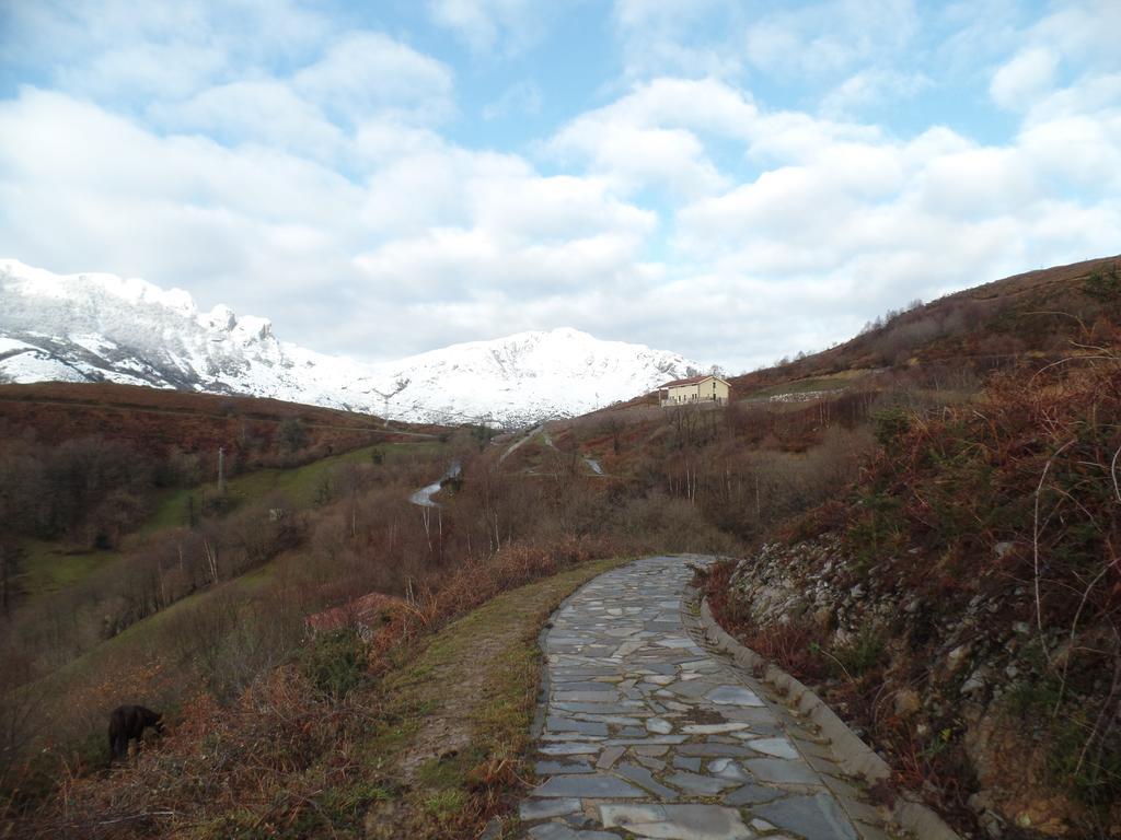 Mirador Del Angliru Albergue Riosa Exterior foto