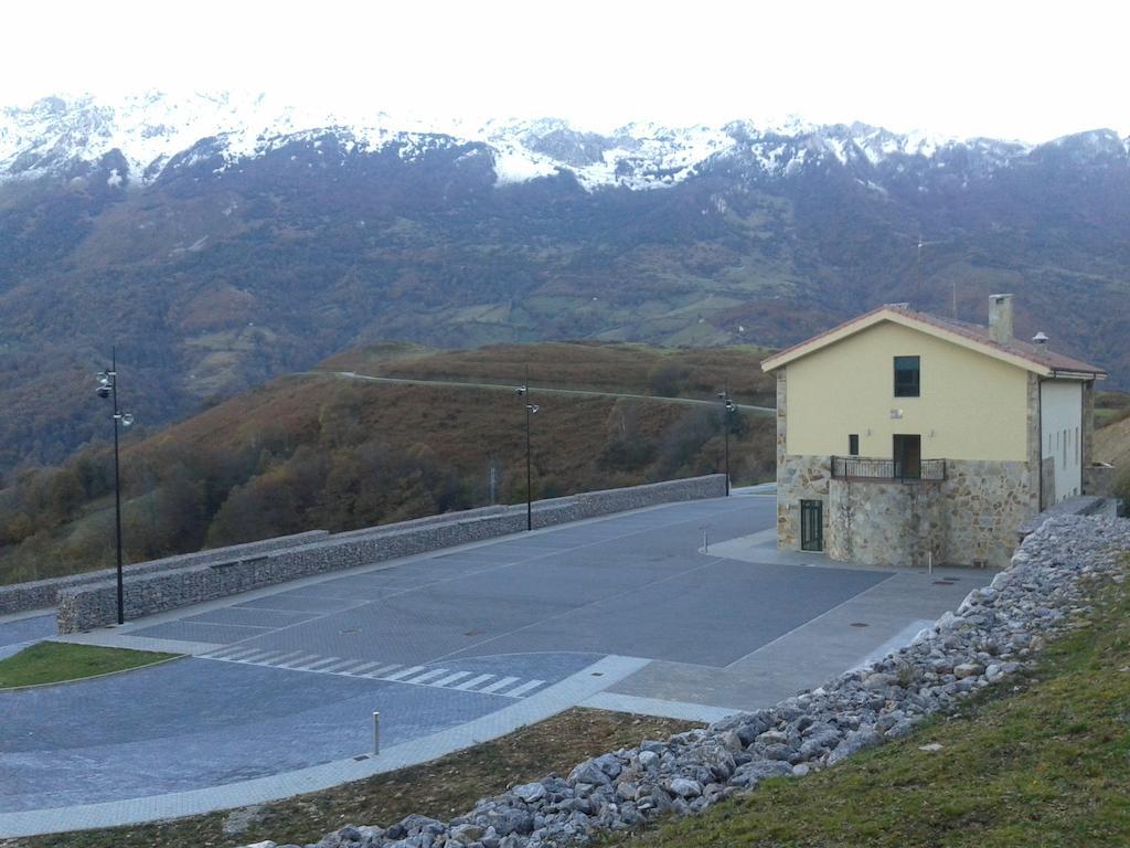 Mirador Del Angliru Albergue Riosa Exterior foto
